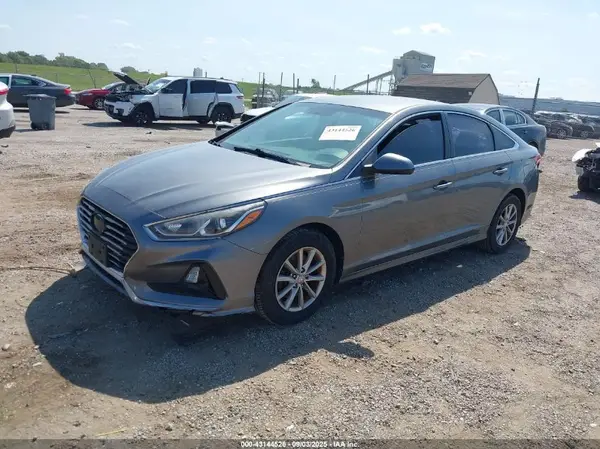 5NPE24AF4JH621000 2018 HYUNDAI SONATA - Image 2