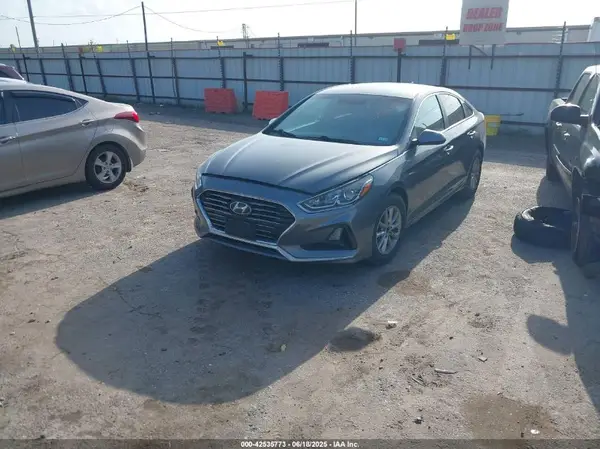 5NPE24AF4JH651999 2018 HYUNDAI SONATA - Image 2