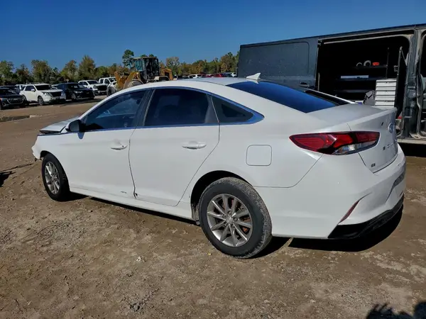 5NPE24AF4JH700411 2018 HYUNDAI SONATA - Image 2