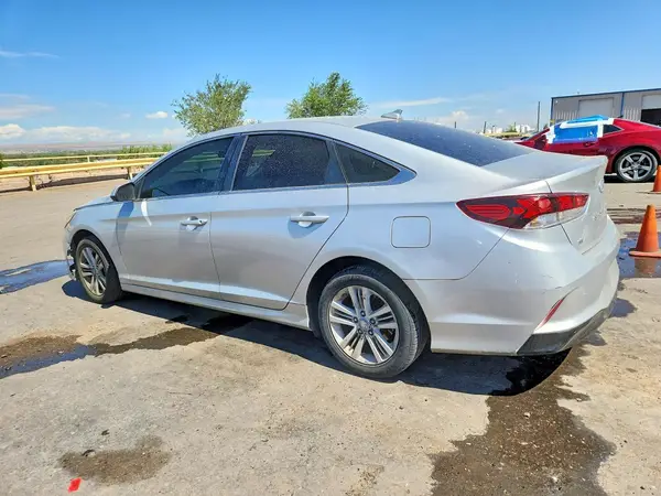 5NPE24AF4JH703910 2018 HYUNDAI SONATA - Image 2