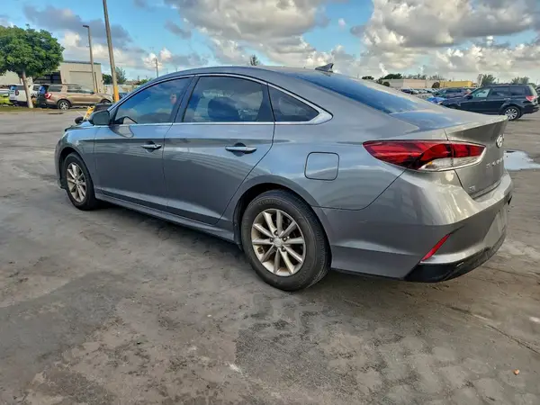 5NPE24AF4JH718066 2018 HYUNDAI SONATA - Image 2