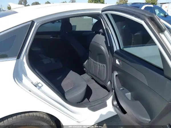5NPE24AF4KH748752 2019 HYUNDAI SONATA - Image 8