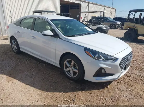 5NPE24AF4KH749965 2019 HYUNDAI SONATA - Image 1