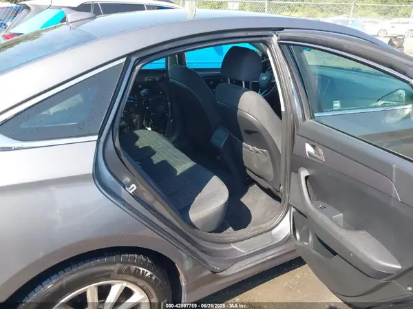 5NPE24AF4KH760223 2019 HYUNDAI SONATA - Image 8