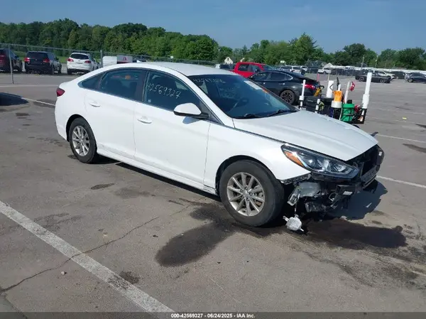 5NPE24AF4KH780844 2019 HYUNDAI SONATA - Image 1