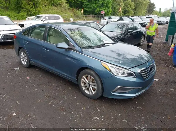 5NPE24AF5GH380038 2016 HYUNDAI SONATA - Image 1