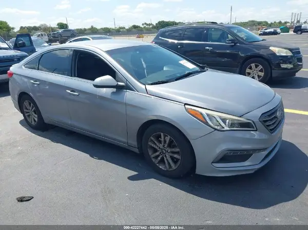 5NPE24AF5GH390665 2016 HYUNDAI SONATA - Image 1