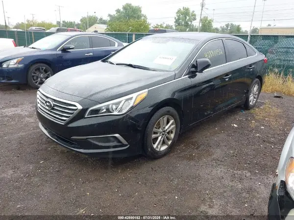 5NPE24AF5HH447982 2017 HYUNDAI SONATA - Image 2