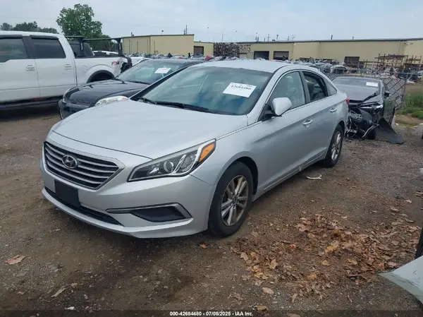 5NPE24AF5HH452129 2017 HYUNDAI SONATA - Image 2