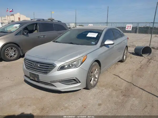 5NPE24AF5HH472025 2017 HYUNDAI SONATA - Image 2