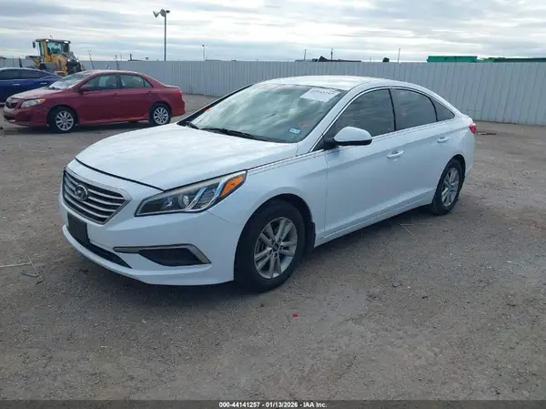 5NPE24AF5HH472588 2017 HYUNDAI SONATA - Image 2