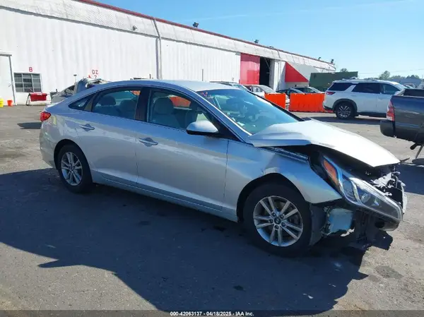 5NPE24AF5HH490623 2017 HYUNDAI SONATA - Image 1