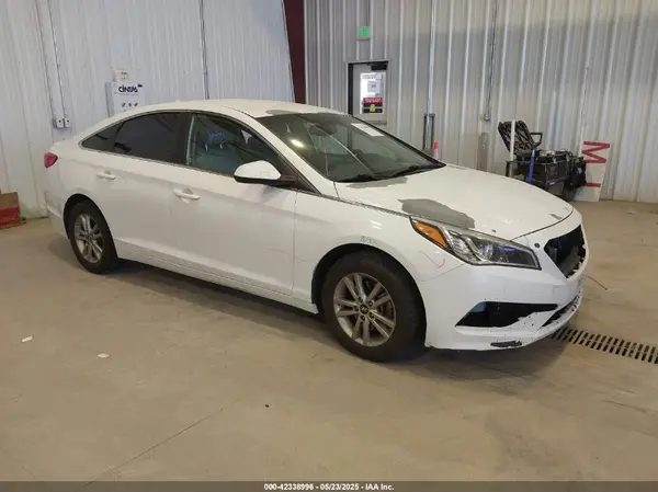 5NPE24AF5HH504438 2017 HYUNDAI SONATA - Image 1