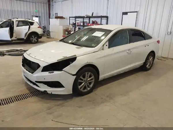 5NPE24AF5HH504438 2017 HYUNDAI SONATA - Image 2