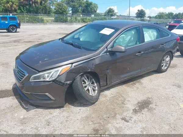 5NPE24AF5HH505833 2017 HYUNDAI SONATA - Image 2