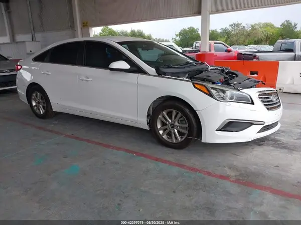 5NPE24AF5HH520235 2017 HYUNDAI SONATA - Image 1