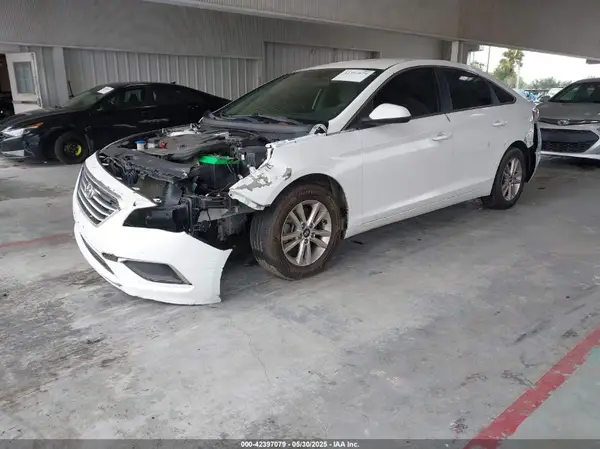 5NPE24AF5HH520235 2017 HYUNDAI SONATA - Image 2