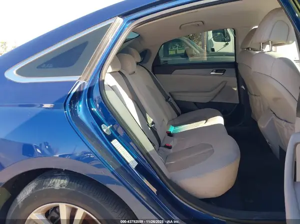 5NPE24AF5HH523085 2017 HYUNDAI SONATA - Image 8