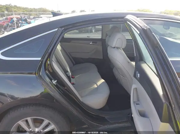 5NPE24AF5HH550500 2017 HYUNDAI SONATA - Image 8