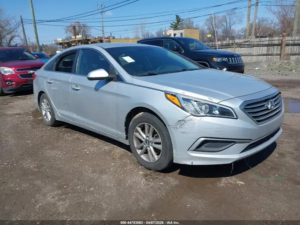 5NPE24AF5HH552781 2017 HYUNDAI SONATA - Image 1