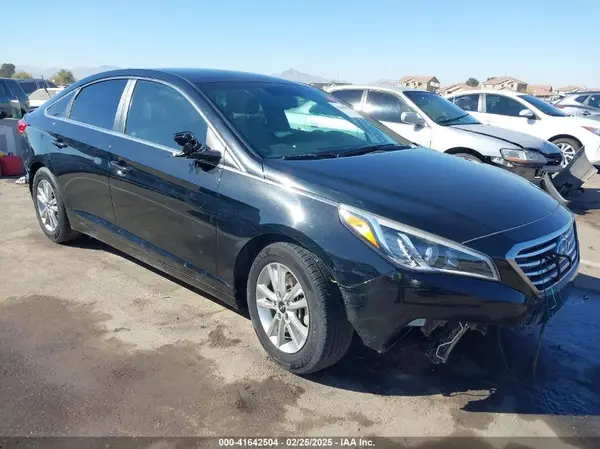 5NPE24AF5HH558970 2017 HYUNDAI SONATA - Image 1