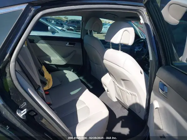5NPE24AF5HH558970 2017 HYUNDAI SONATA - Image 8