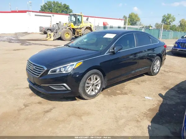 5NPE24AF5HH567703 2017 HYUNDAI SONATA - Image 2