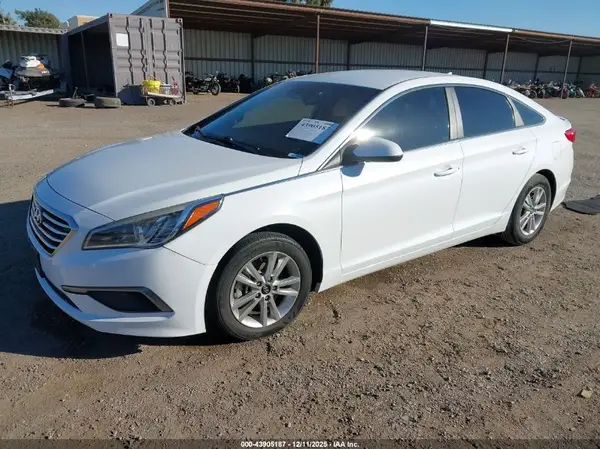 5NPE24AF5HH570021 2017 HYUNDAI SONATA - Image 2