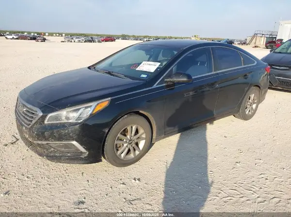 5NPE24AF5HH571461 2017 HYUNDAI SONATA - Image 2