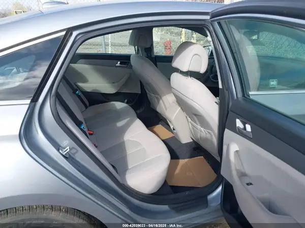 5NPE24AF5HH572898 2017 HYUNDAI SONATA - Image 8