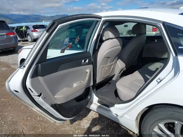 5NPE24AF5HH574621 2017 HYUNDAI SONATA - Image 8