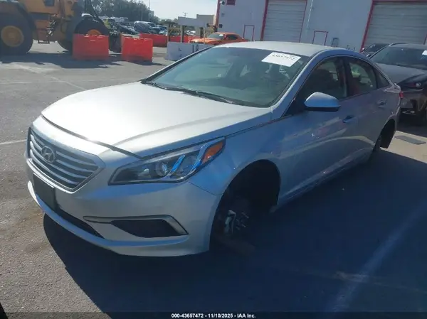5NPE24AF5HH581133 2017 HYUNDAI SONATA - Image 2
