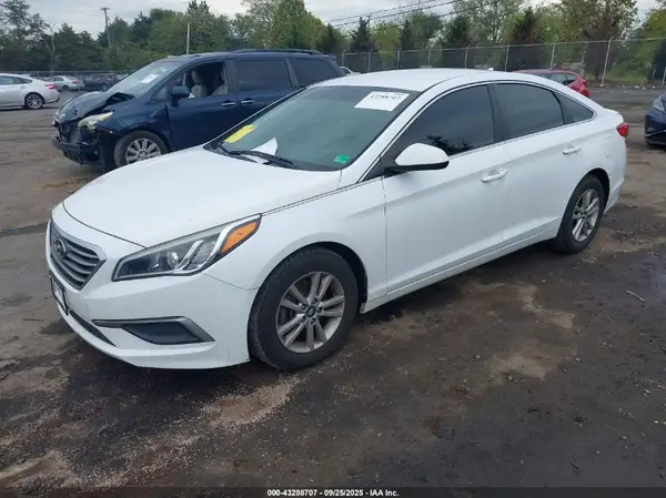5NPE24AF5HH581648 2017 HYUNDAI SONATA - Image 2