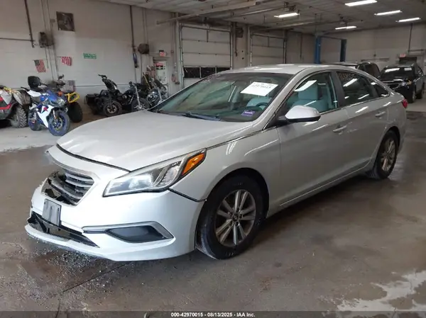 5NPE24AF5HH585621 2017 HYUNDAI SONATA - Image 2