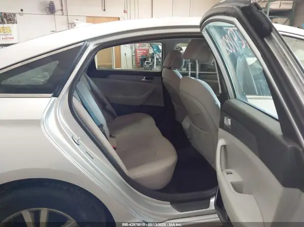 5NPE24AF5HH585621 2017 HYUNDAI SONATA - Image 8