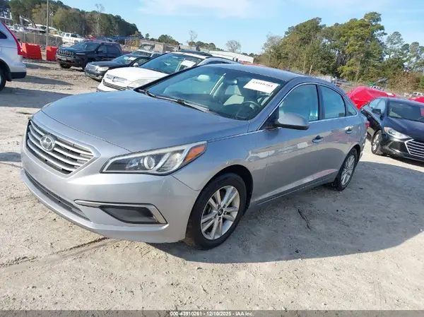 5NPE24AF5HH586946 2017 HYUNDAI SONATA - Image 2