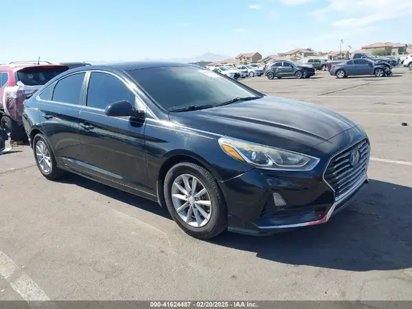 5NPE24AF5JH611012 2018 HYUNDAI SONATA - Image 1