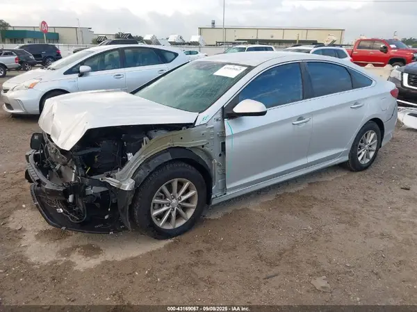 5NPE24AF5JH625136 2018 HYUNDAI SONATA - Image 2