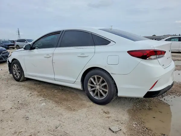 5NPE24AF5JH667290 2018 HYUNDAI SONATA - Image 2