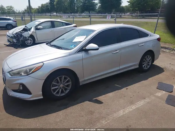 5NPE24AF5JH680878 2018 HYUNDAI SONATA - Image 2