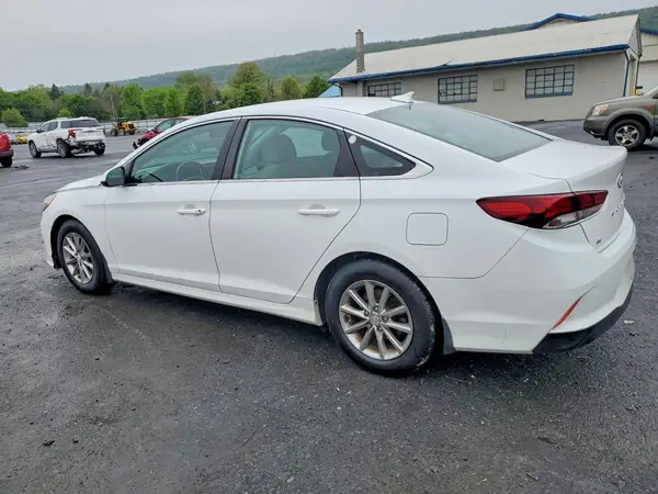 5NPE24AF5JH681805 2018 HYUNDAI SONATA - Image 2
