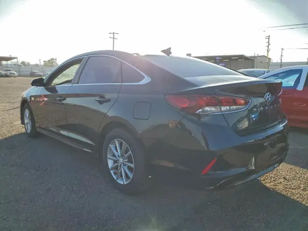5NPE24AF5JH689886 2018 HYUNDAI SONATA - Image 2