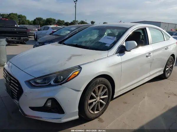 5NPE24AF5JH699057 2018 HYUNDAI SONATA - Image 2
