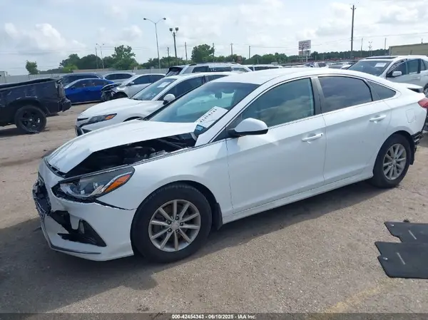 5NPE24AF5JH700501 2018 HYUNDAI SONATA - Image 2