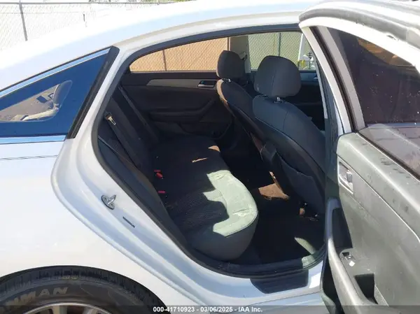 5NPE24AF5KH738070 2019 HYUNDAI SONATA - Image 8