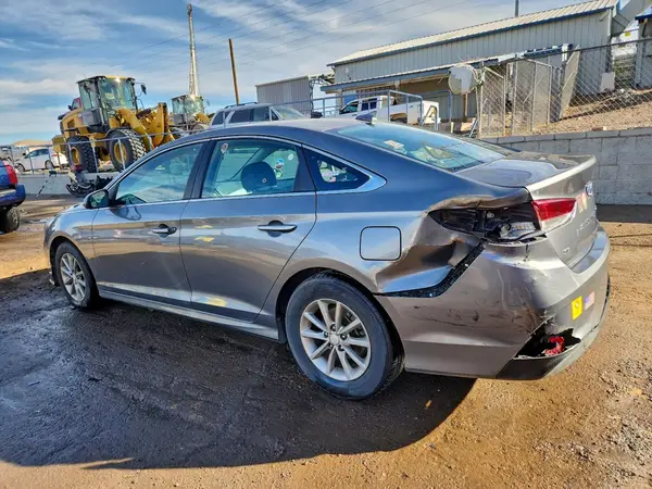 5NPE24AF5KH748498 2019 HYUNDAI SONATA - Image 2