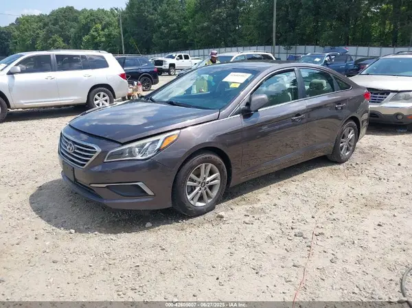 5NPE24AF6GH282667 2016 HYUNDAI SONATA - Image 2