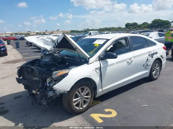 5NPE24AF6GH323945 2016 HYUNDAI SONATA - Image 2