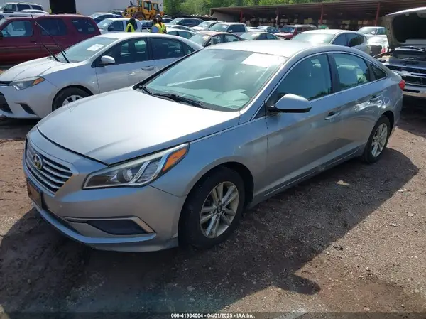 5NPE24AF6HH447263 2017 HYUNDAI SONATA - Image 2