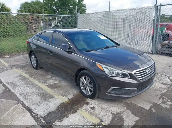 5NPE24AF6HH456724 2017 HYUNDAI SONATA - Image 1
